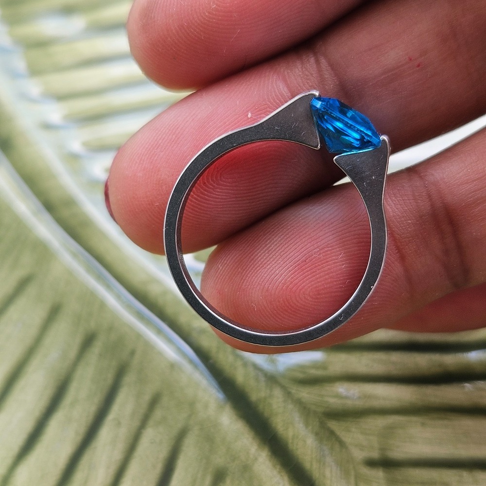 Modernist Brushed Silvertone Stainless steel Ring Emerald Cut Blue Size 10.25 - Picture 7 of 10